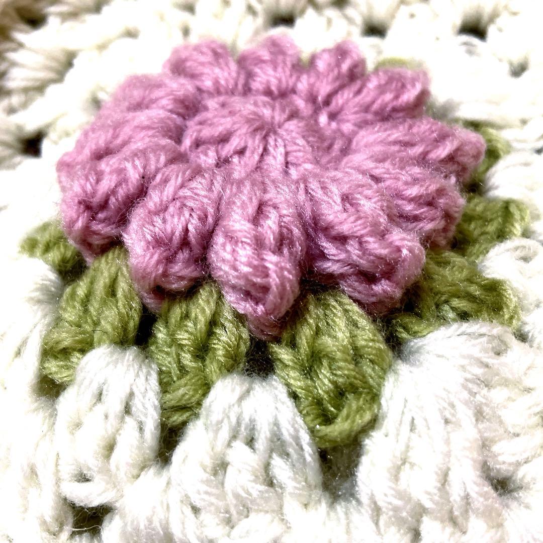 チュ子の編み物❣️ぷっくり立体お花の出しっぱなしお昼寝ブランケット・ベッドカバー