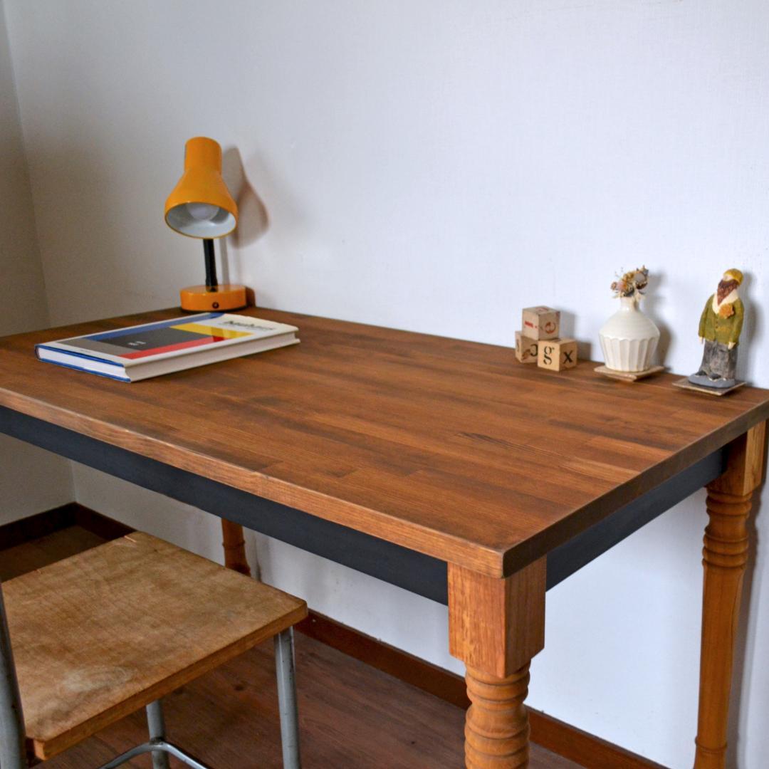 Turned leg antique table ろくろ脚