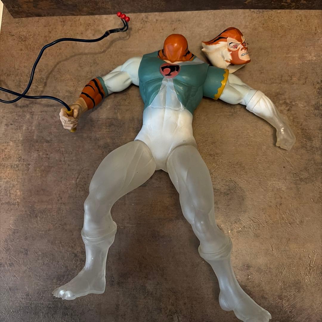 サンダーキャッツThundercats mezco phasing tygra