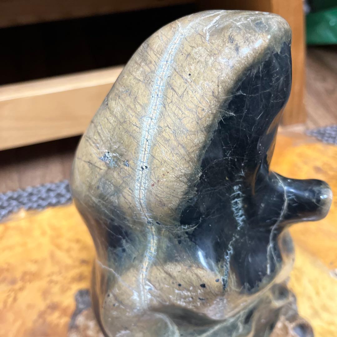 送料込み 蛇石　金運引き寄せ　蛇紋石　瘤台座付　縁起担ぎ　のぼり蛇　置物