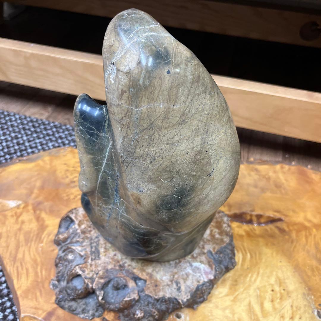 送料込み 蛇石　金運引き寄せ　蛇紋石　瘤台座付　縁起担ぎ　のぼり蛇　置物