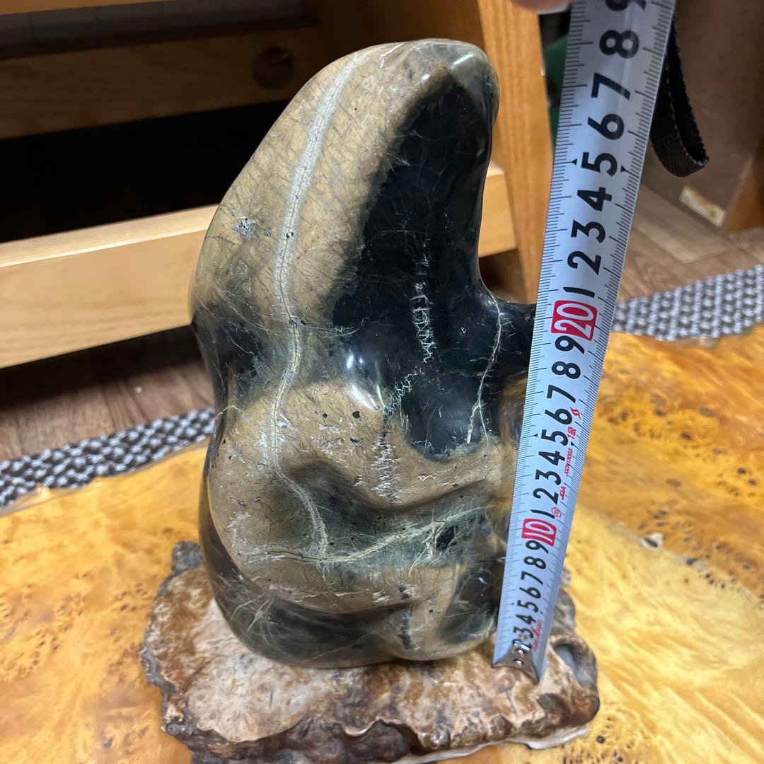 送料込み 蛇石　金運引き寄せ　蛇紋石　瘤台座付　縁起担ぎ　のぼり蛇　置物