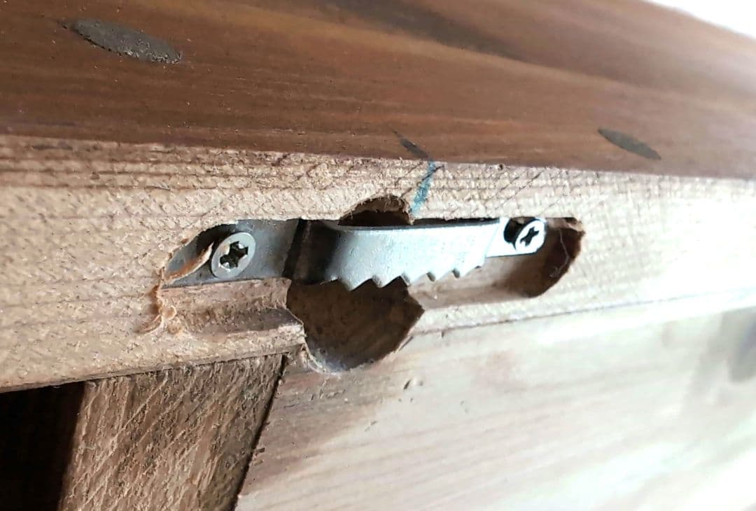 【新品】カントリー調パイン材シェルフ棚 　麦穂模様入り　サイドスカロップエッジ