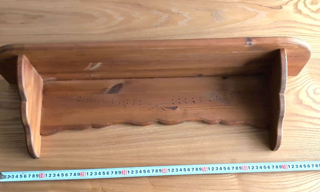 【新品】カントリー調パイン材シェルフ棚 　麦穂模様入り　サイドスカロップエッジ