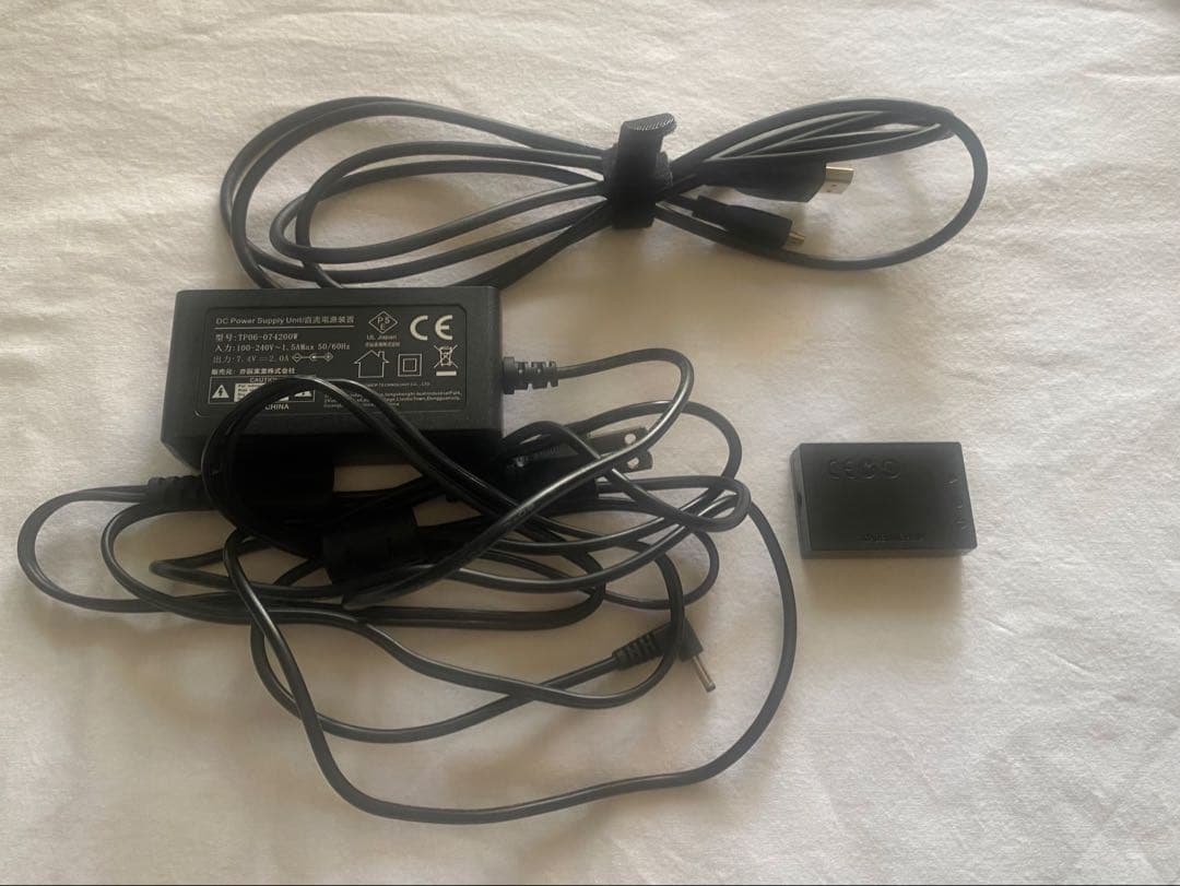 Canon EOS M100 ダブルレンズキット ホワイト おまけ付き