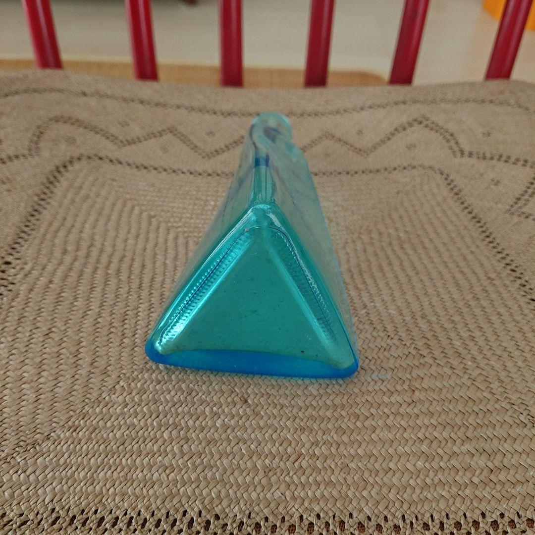 変わった形の一輪挿しアンティークレア