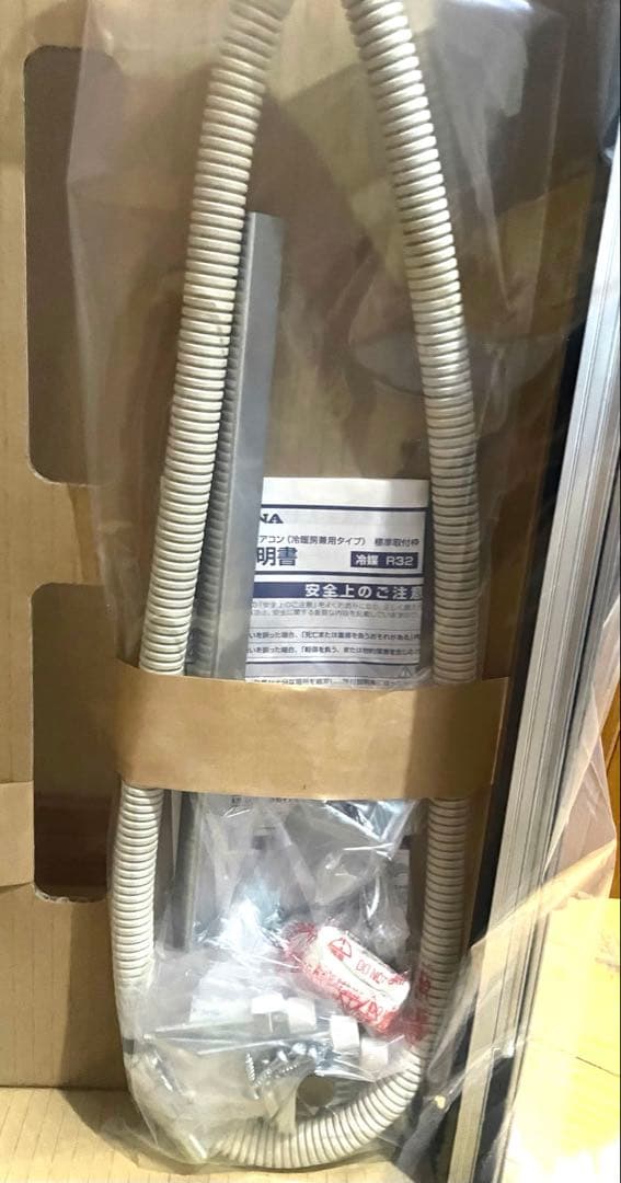 コロナウインドエアコン　枠　のみ　未使用品