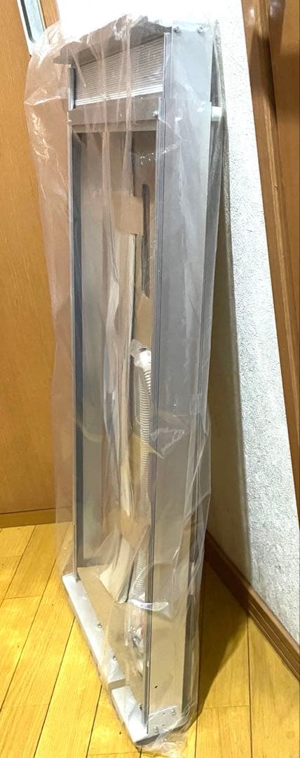 コロナウインドエアコン　枠　のみ　未使用品