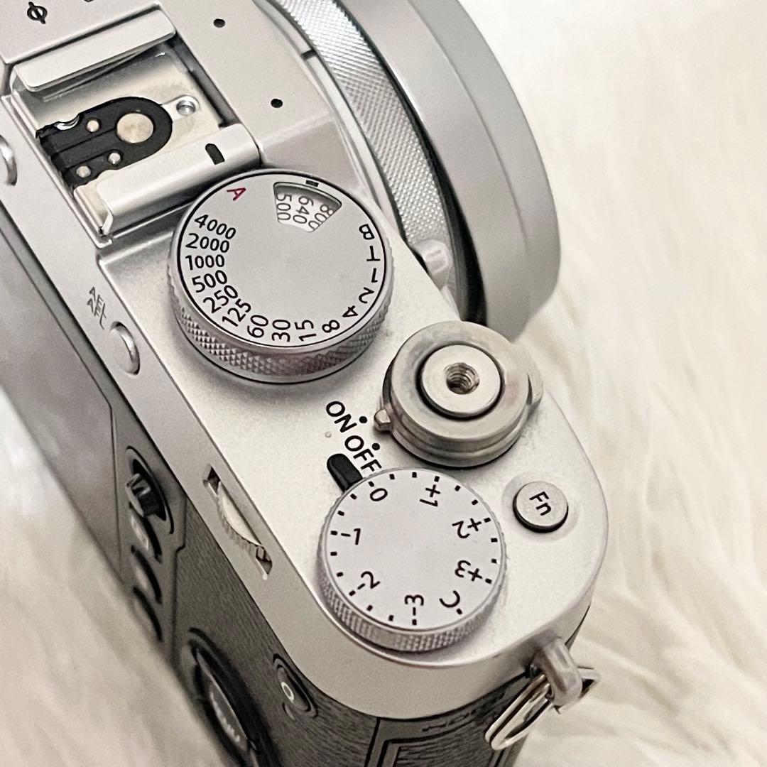 【8/19まで】FUJIFILM X100F コンパクトデジタルカメラ【訳あり】