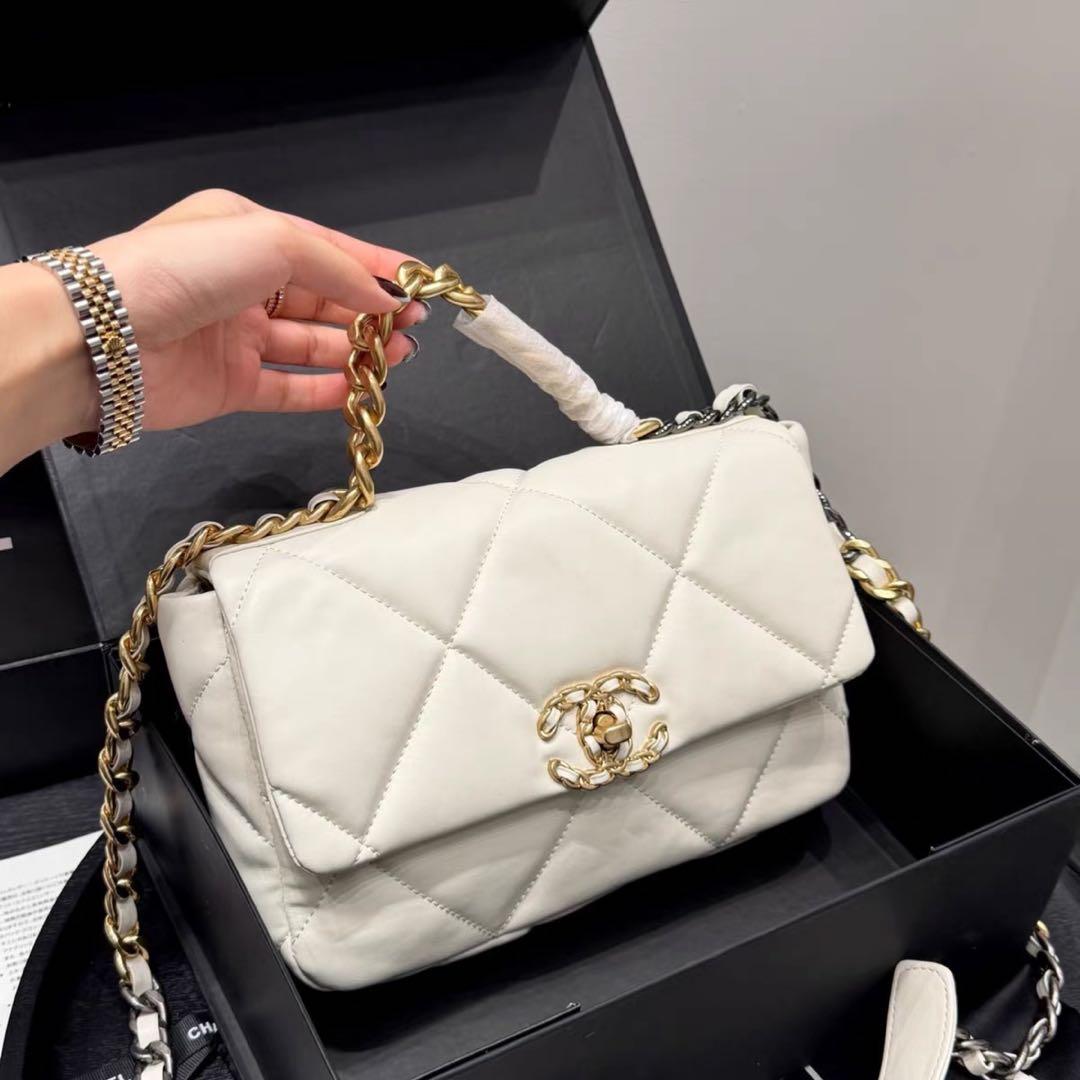 CHANEL 19bag ホワイト キルティング ショルダーバッグ