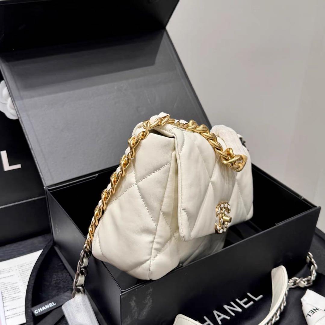 CHANEL 19bag ホワイト キルティング ショルダーバッグ