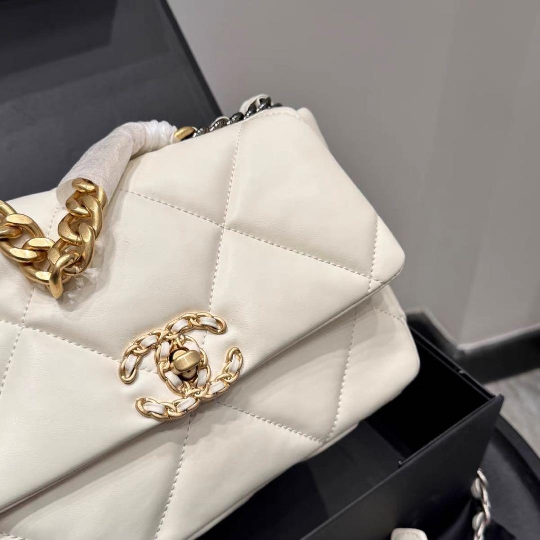 CHANEL 19bag ホワイト キルティング ショルダーバッグ