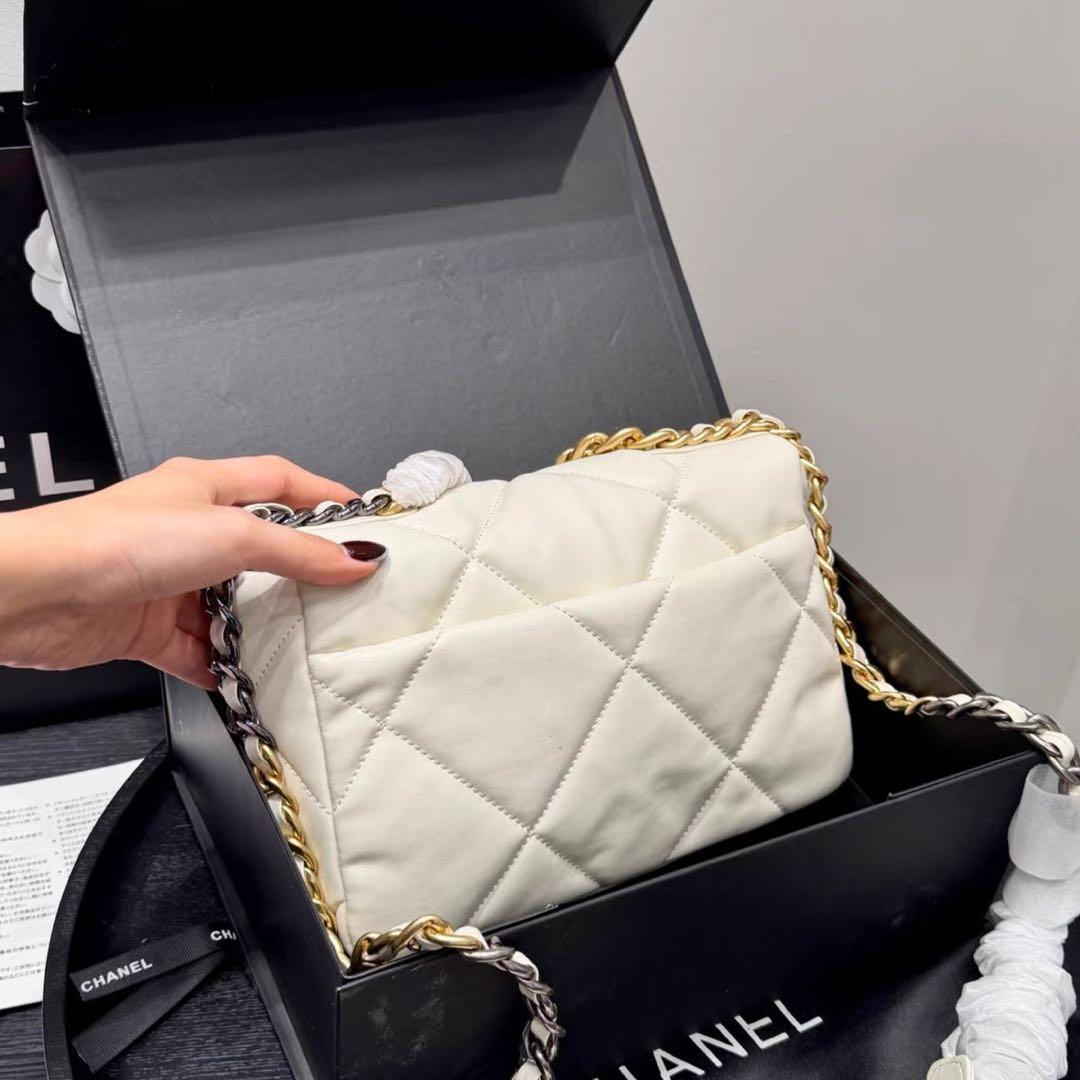 CHANEL 19bag ホワイト キルティング ショルダーバッグ