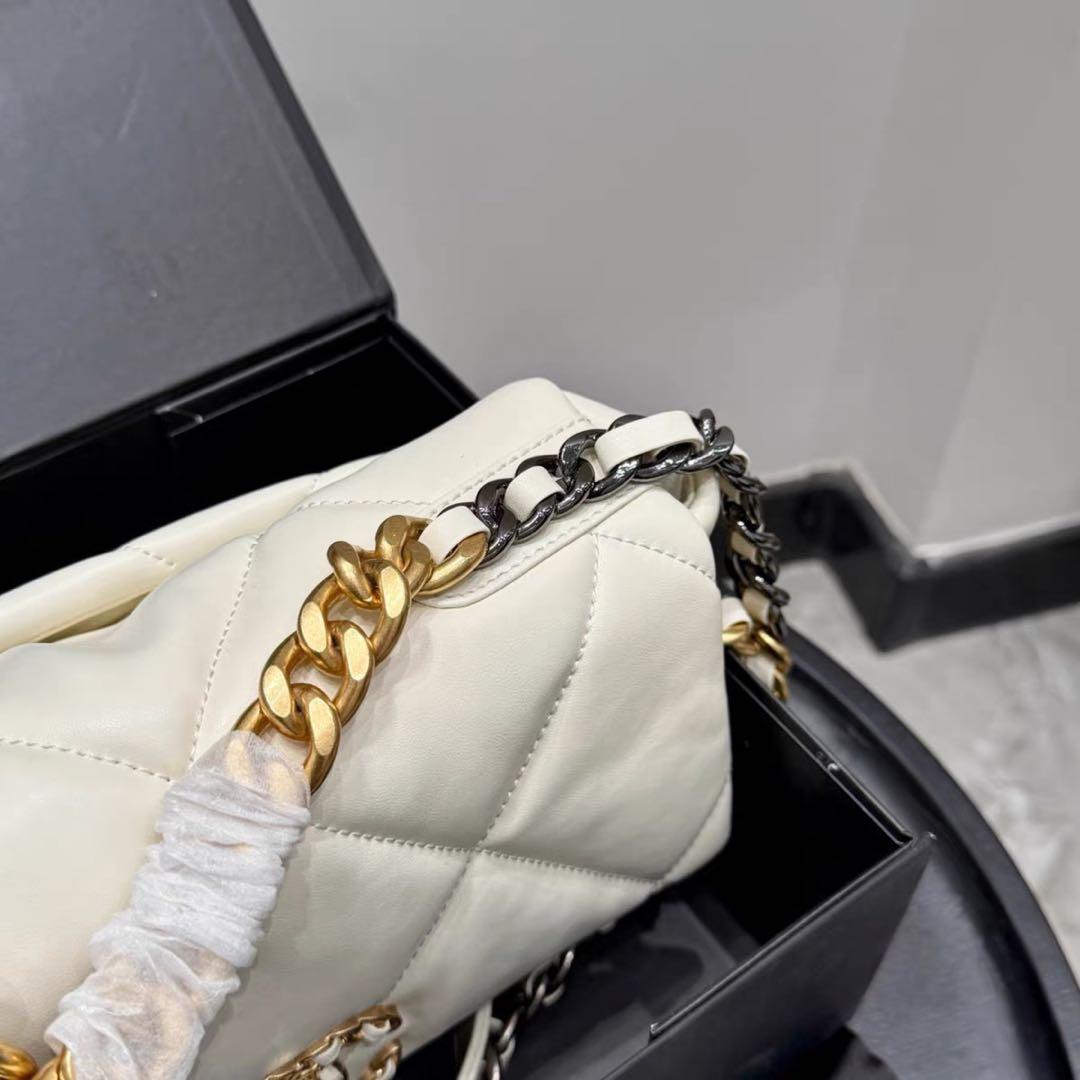 CHANEL 19bag ホワイト キルティング ショルダーバッグ
