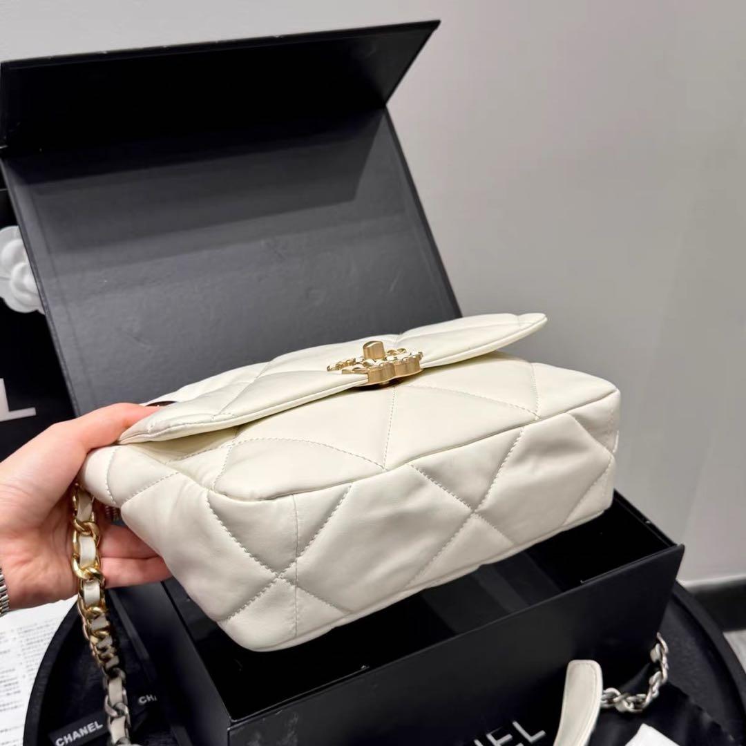 CHANEL 19bag ホワイト キルティング ショルダーバッグ