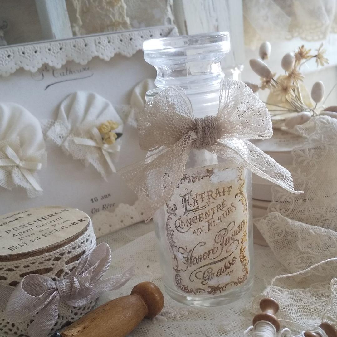**パフュームガラスボトル風♡アンティークラベル**