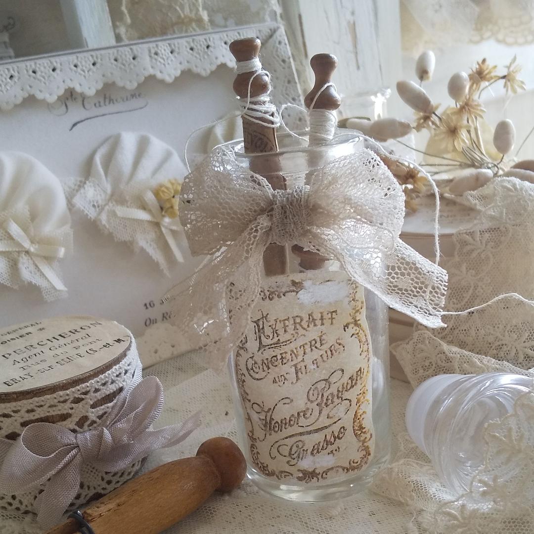**パフュームガラスボトル風♡アンティークラベル**