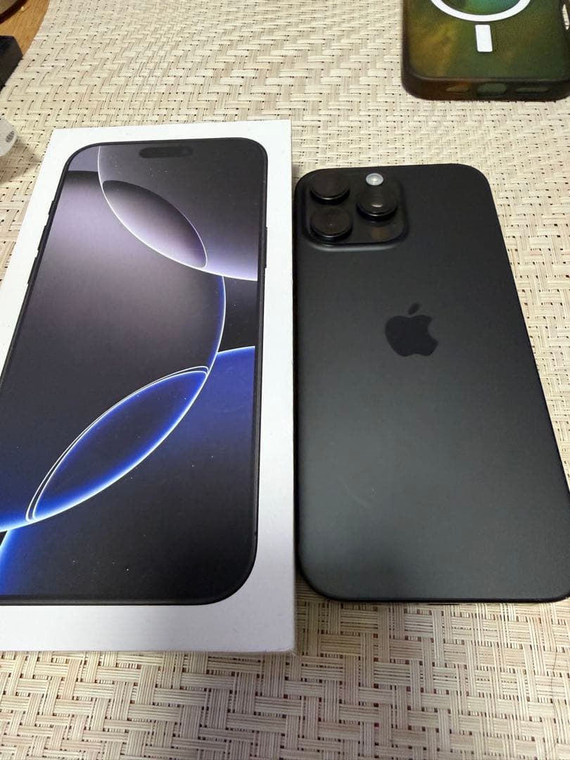 Apple iPhone 16Pro MAX本体ブラックチタニウム　256GB