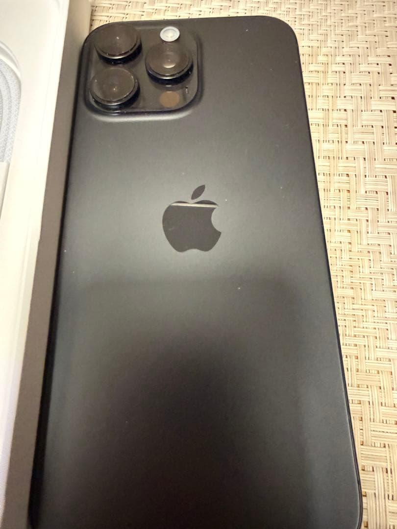 Apple iPhone 16Pro MAX本体ブラックチタニウム　256GB