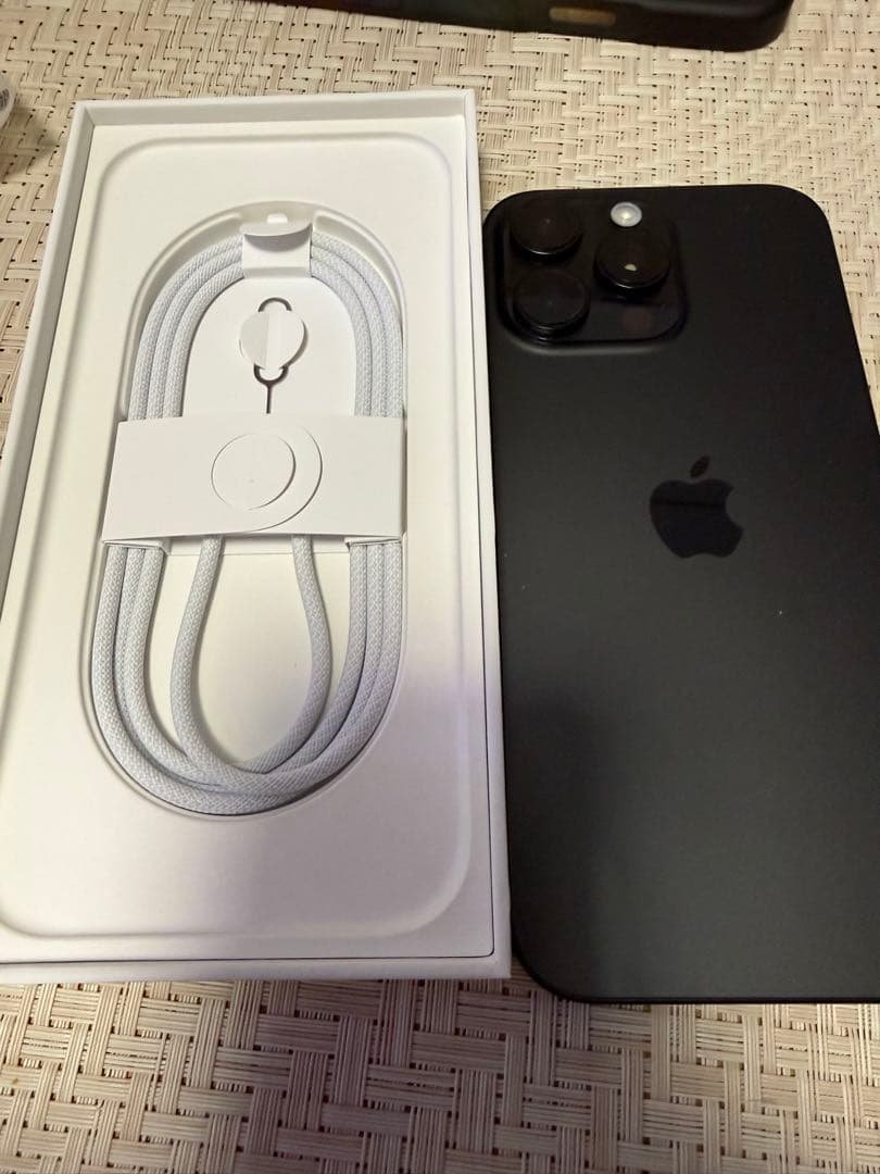 Apple iPhone 16Pro MAX本体ブラックチタニウム　256GB