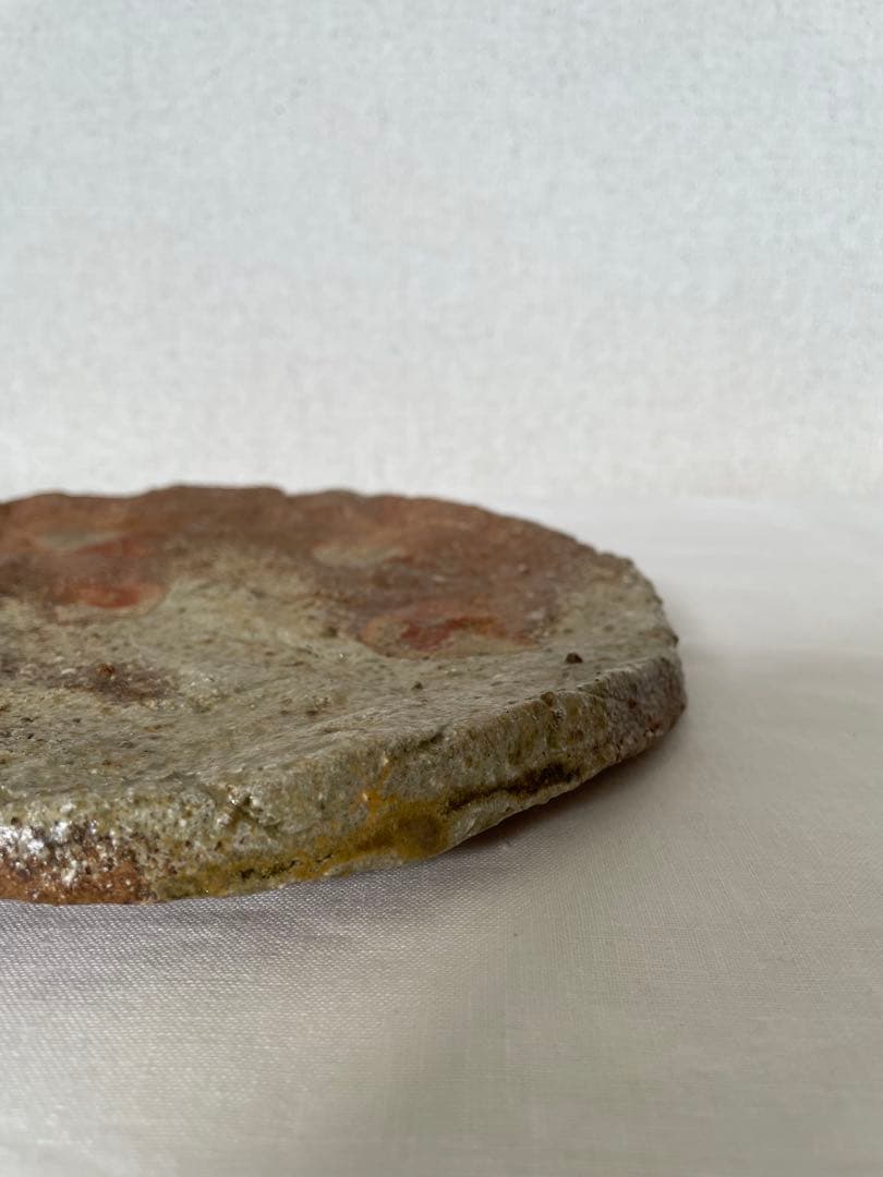 國吉清尚 作　白土　丸板皿