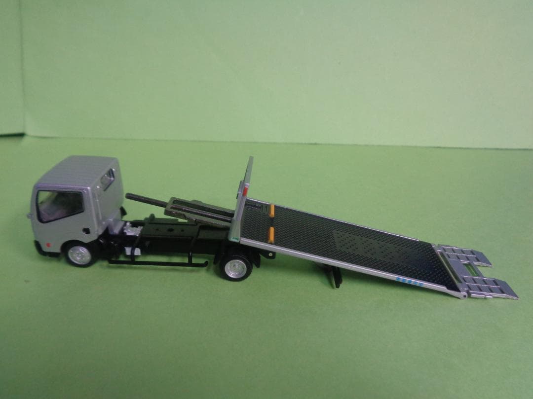 トミカリミテッドヴィンテージネオ　LV-N１４４ｂ　日産アトラス　花見台