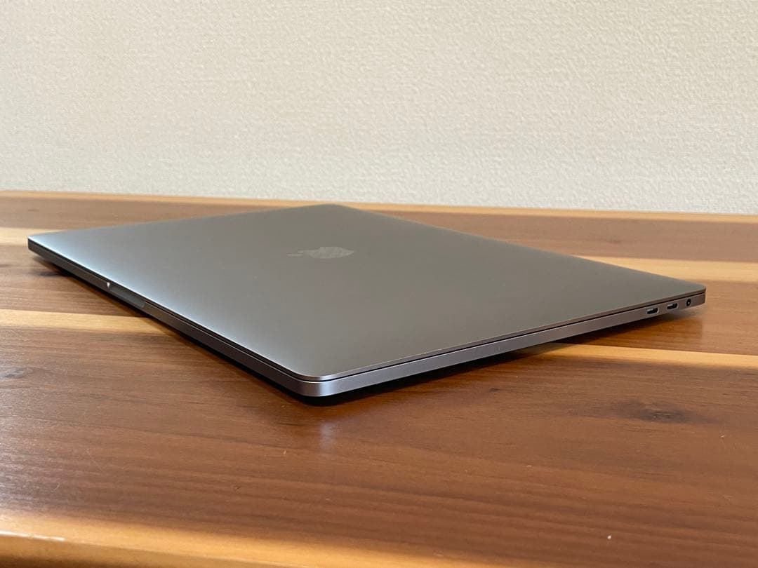 Apple MacBook Pro 15インチ (2016) 本体　ケース付き!