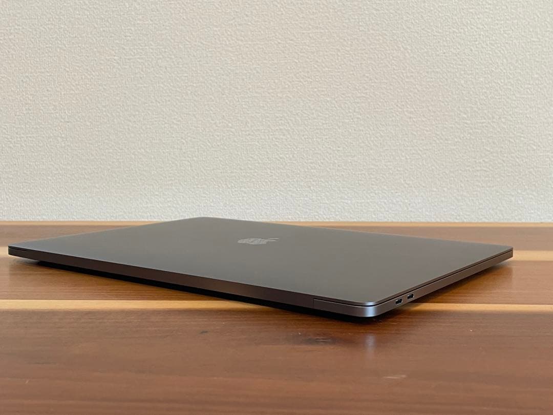 Apple MacBook Pro 15インチ (2016) 本体　ケース付き!