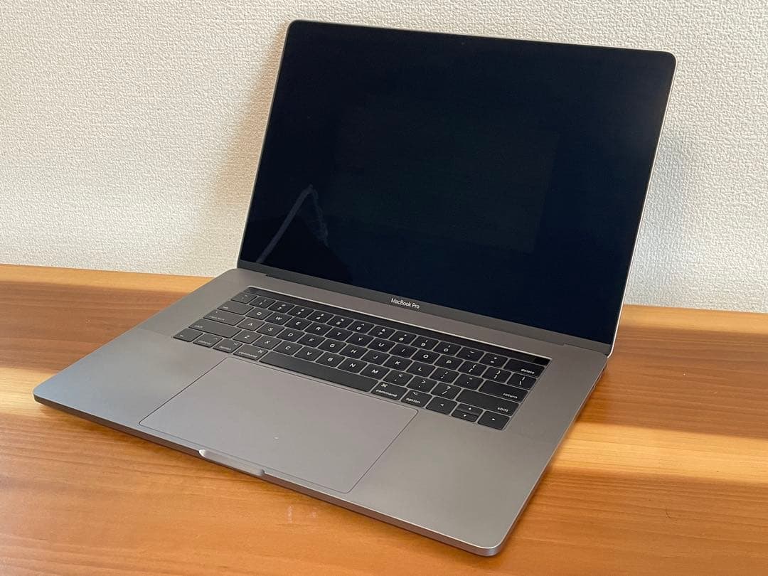 Apple MacBook Pro 15インチ (2016) 本体　ケース付き!
