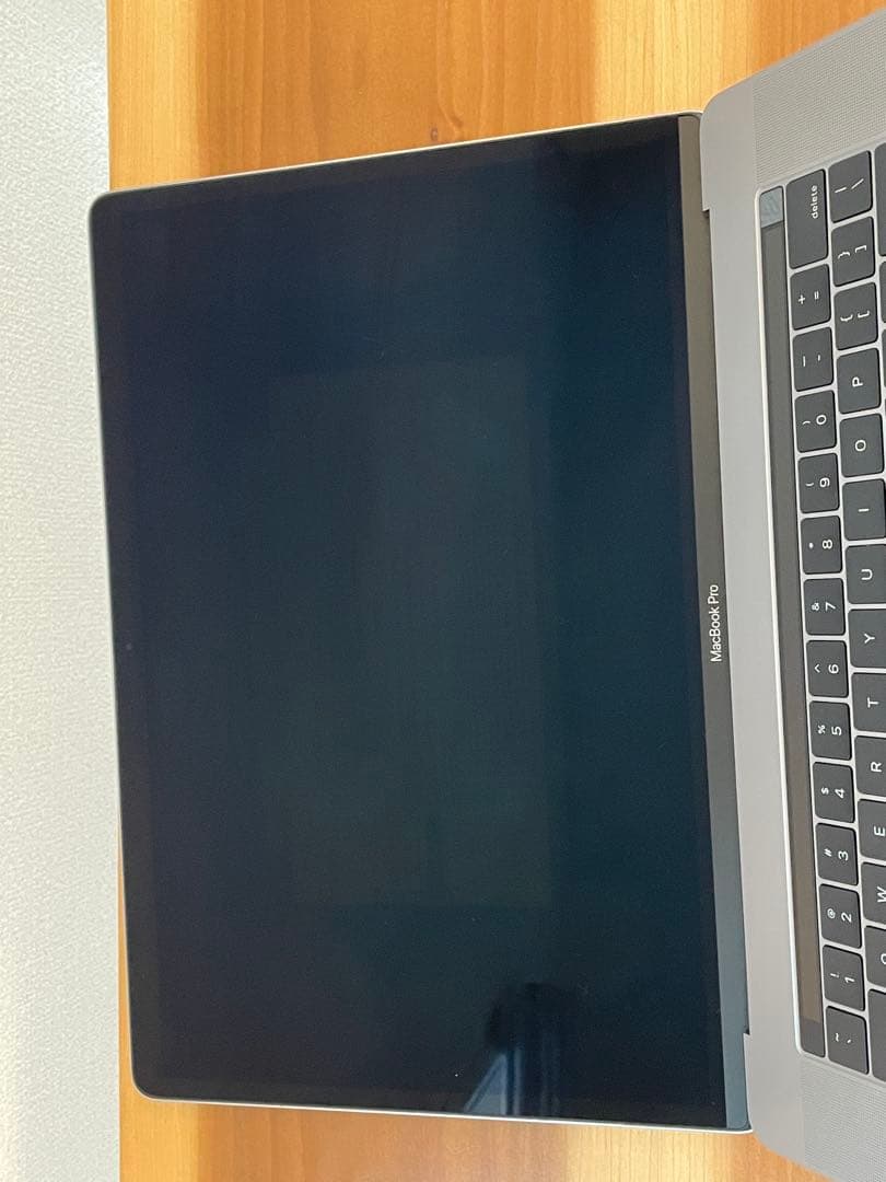 Apple MacBook Pro 15インチ (2016) 本体　ケース付き!