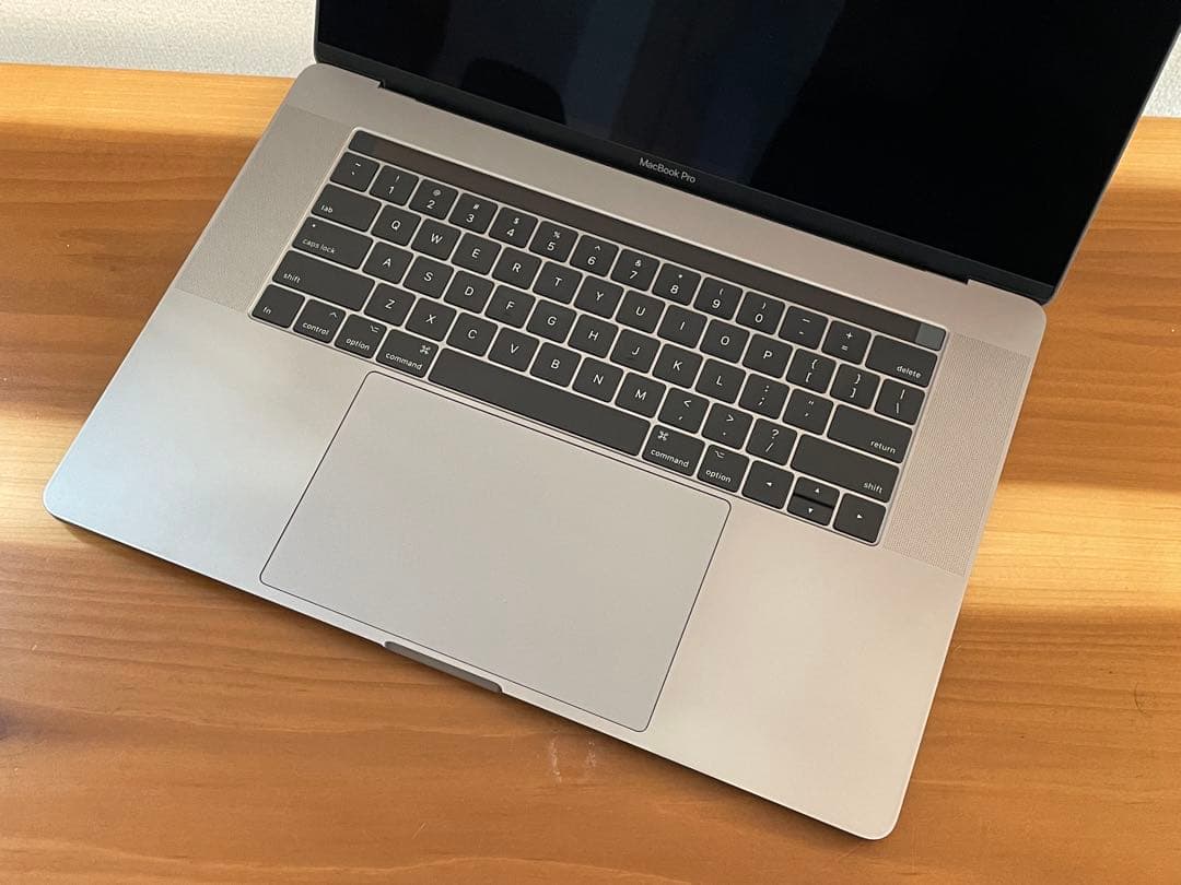 Apple MacBook Pro 15インチ (2016) 本体　ケース付き!