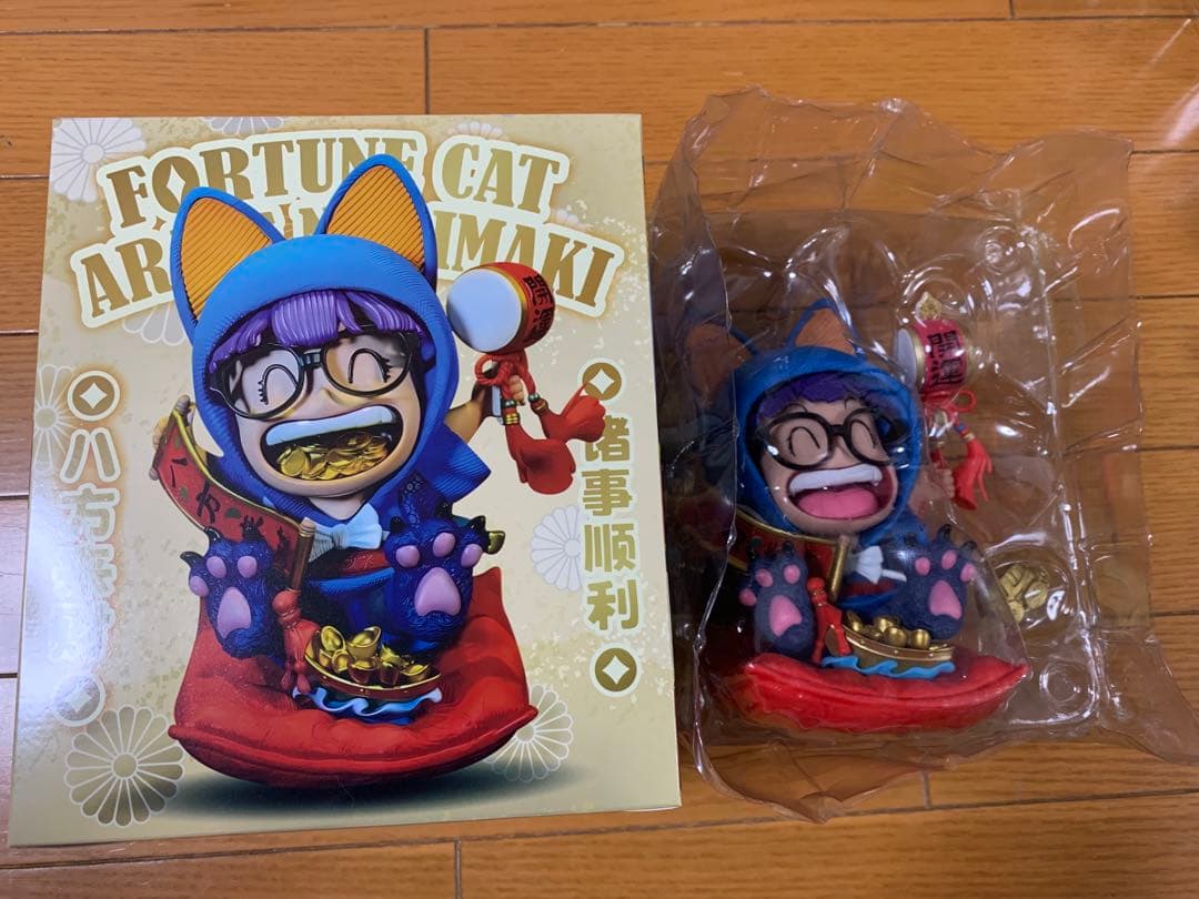 Dr. スランプ アラレちゃん 招き猫 フィギュア 高さ 17cm