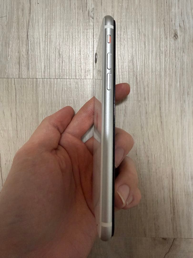 iPhone SE 第二世代　SIMフリー