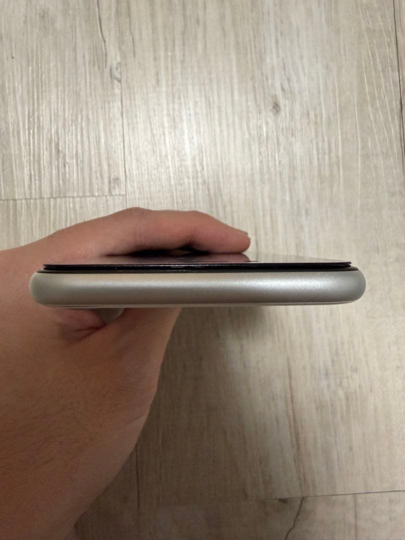 iPhone SE 第二世代　SIMフリー