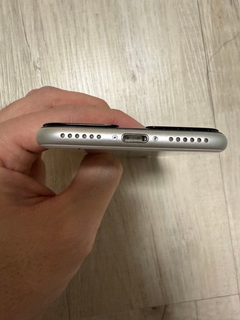 iPhone SE 第二世代　SIMフリー