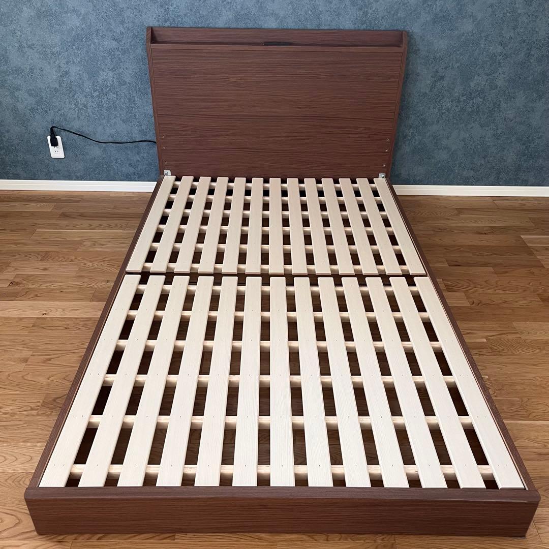 ★期間限定★【引き取り限定】セミダブルベッド（マットレス付）