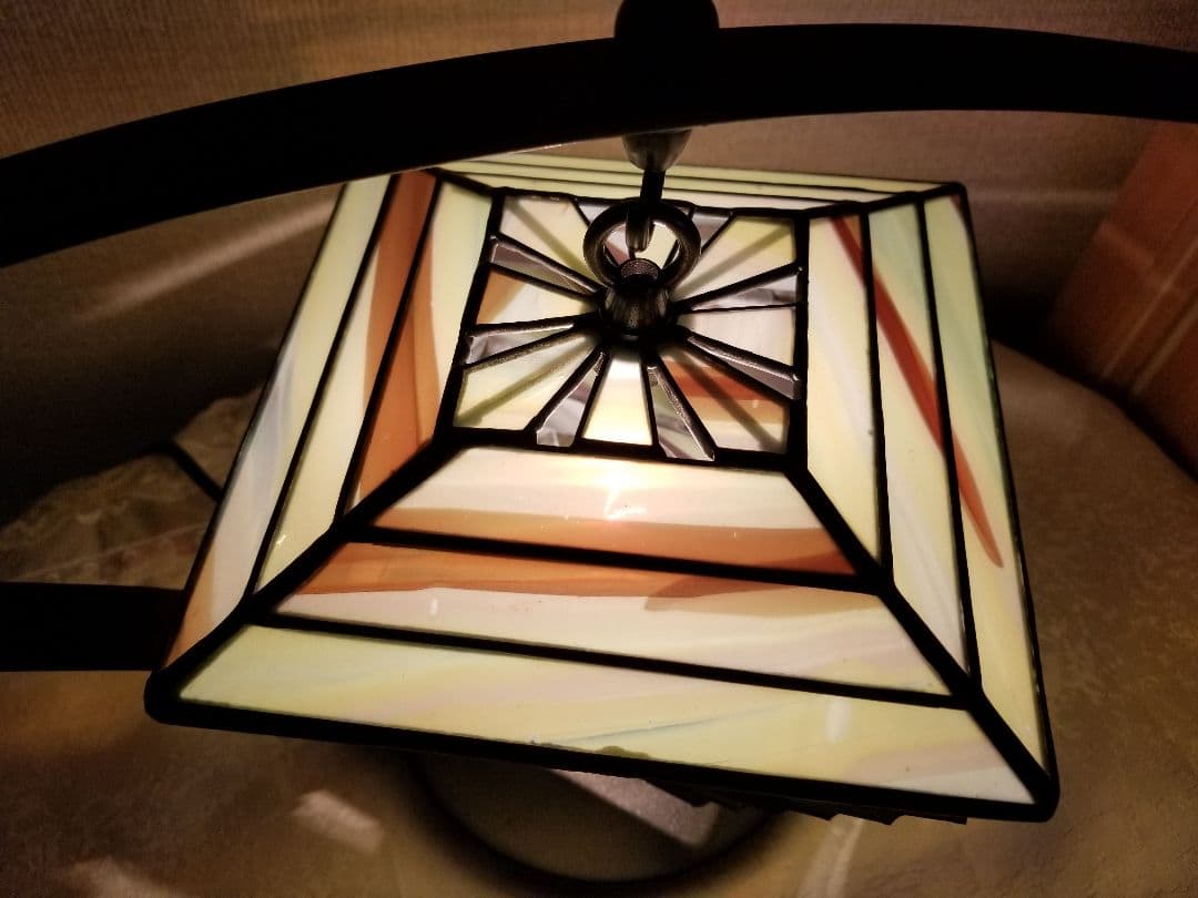 ステンドグラスの和風ねじれランプ