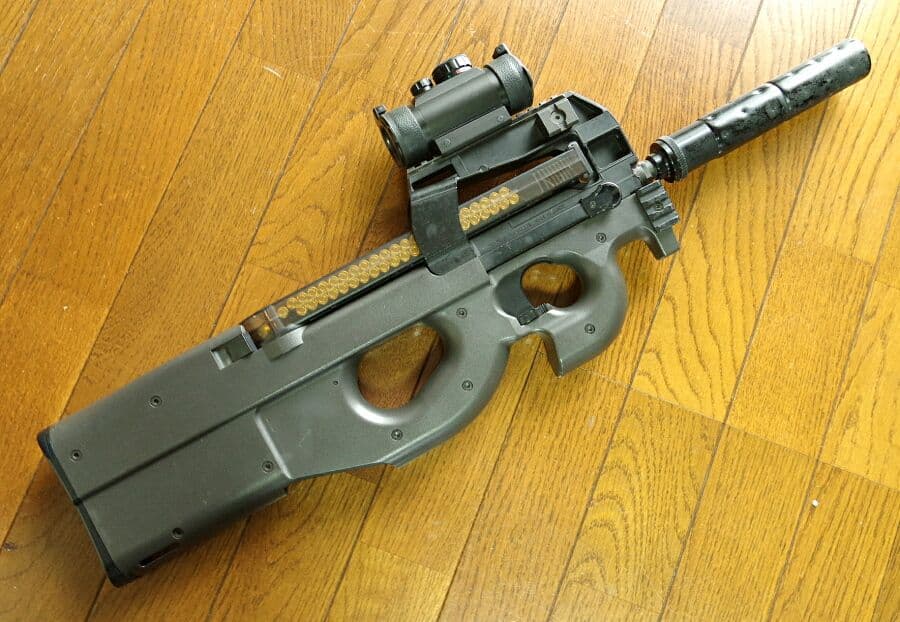 東京マルイ P-90 TR 300連射マガジン&ドットサイト付き
