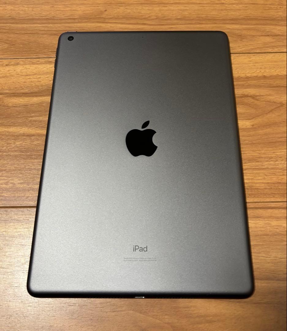 iPad 第7世代 32GB Wi-Fiモデル ケース、AC充電器付き