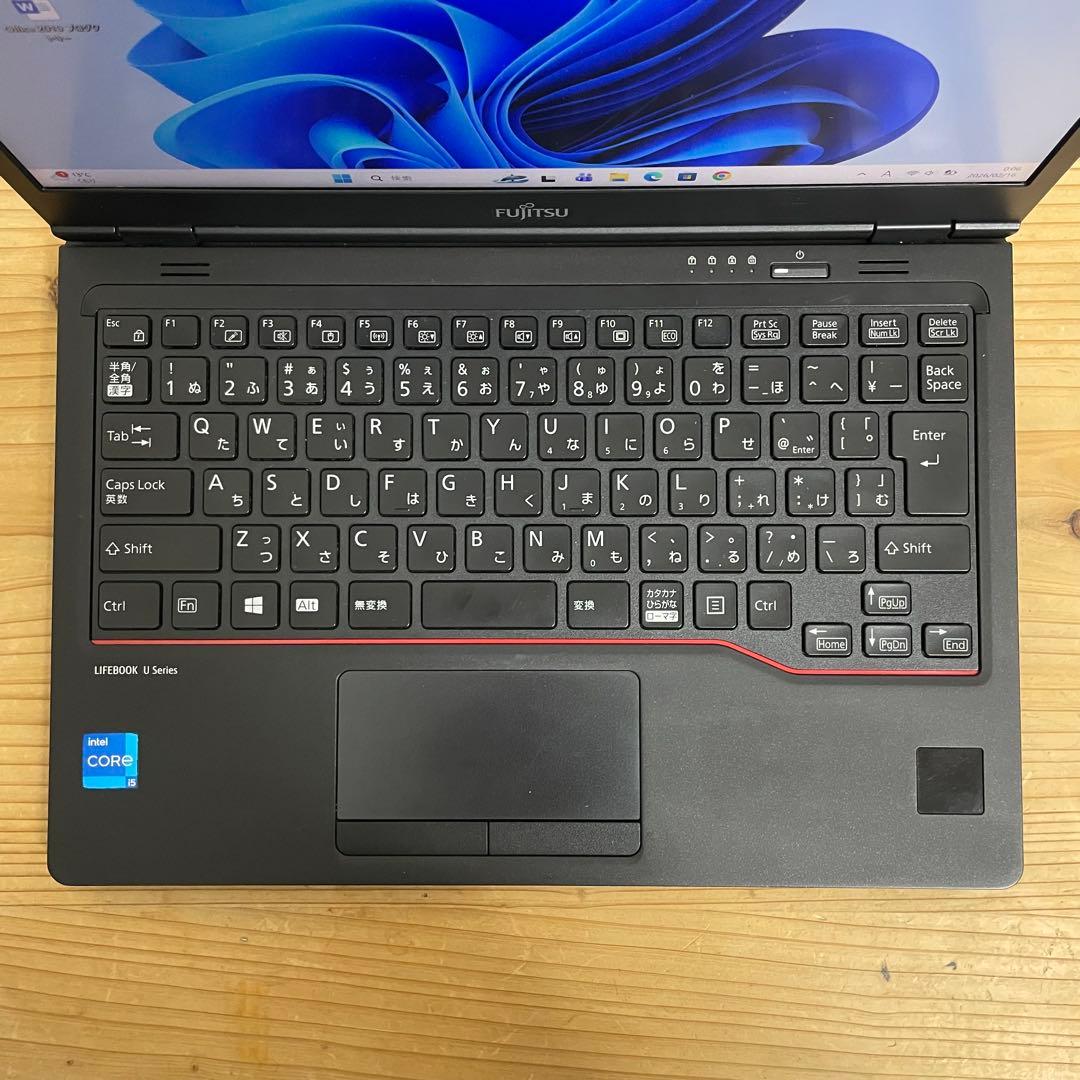 FUJITSU　LIFEBOOK U7311/F Core i5／メモリ16GB