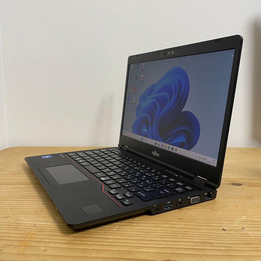 FUJITSU　LIFEBOOK U7311/F Core i5／メモリ16GB