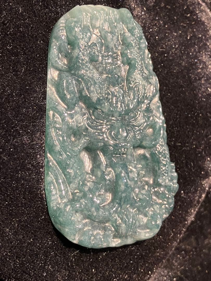 翡翠 グアテマラ産 ペンダントトップ 龍彫刻 天然石 パワーストーン