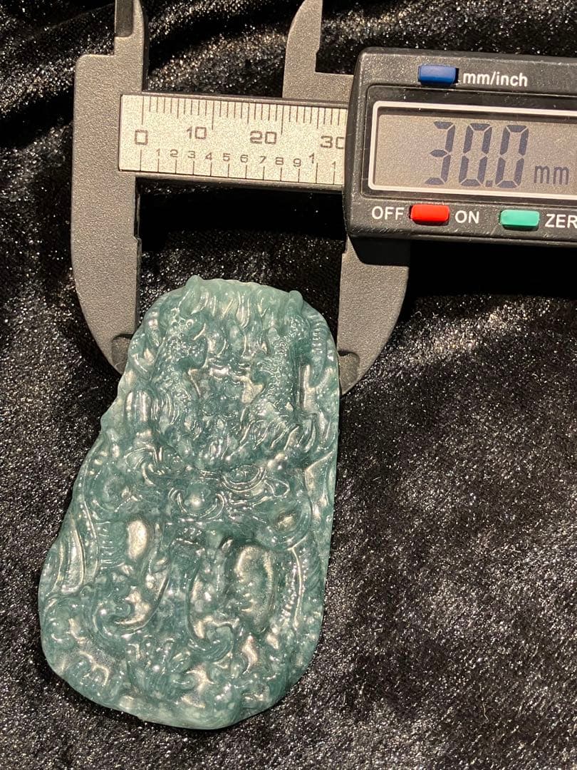 翡翠 グアテマラ産 ペンダントトップ 龍彫刻 天然石 パワーストーン