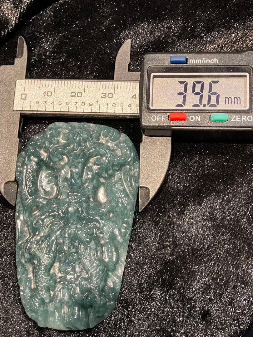 翡翠 グアテマラ産 ペンダントトップ 龍彫刻 天然石 パワーストーン
