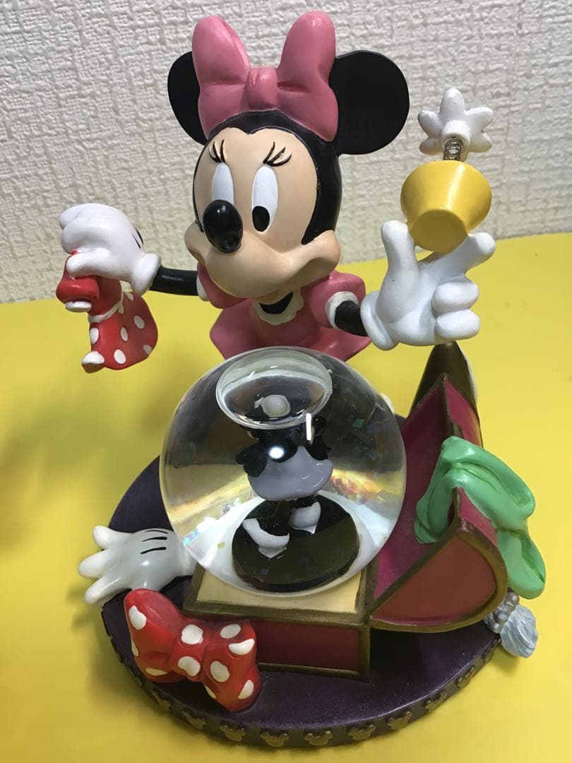 ディズニーランド　ミッキー とミニー スノードーム フィギュア2点セット
