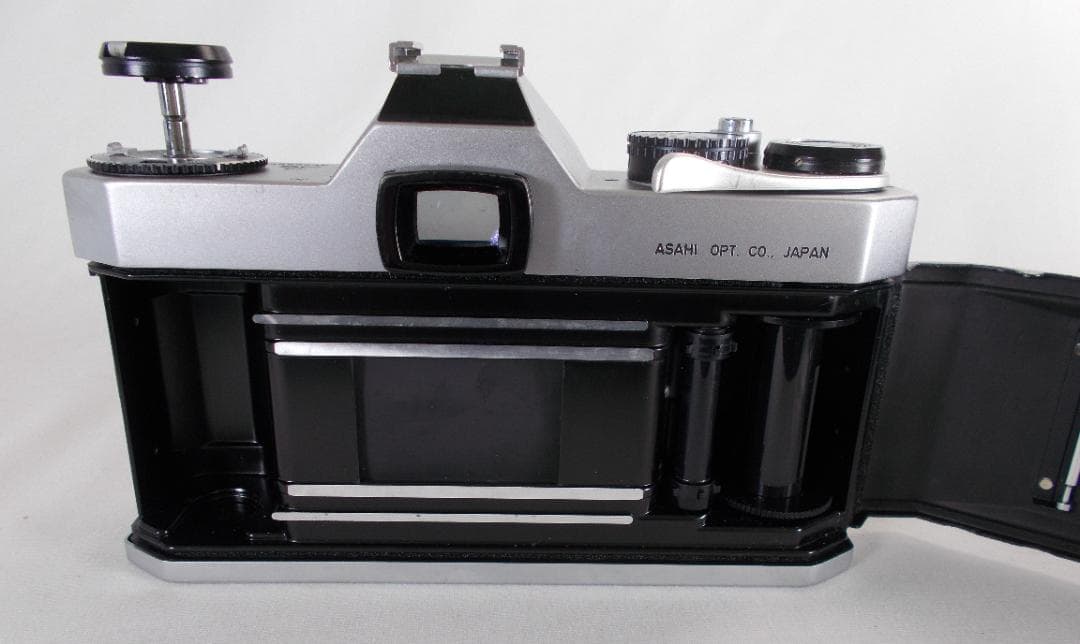 フィルムカメラ 整備済　Pentax SPF + レンズ f/1.8　D269