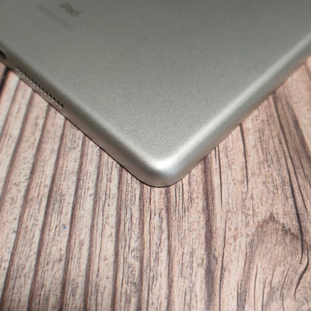 iPad 第8世代 32GB シルバー 美品
