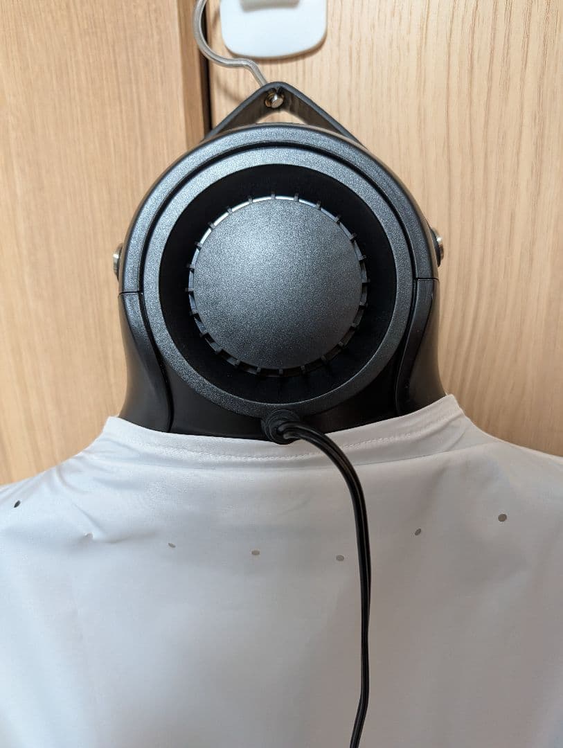 シワを伸ばすハンガー型乾燥機「アイロンいら～ず」 THANKO