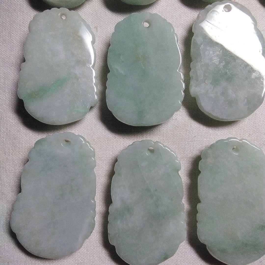 ミャンマーの翡翠の干支ペンダントトップ。