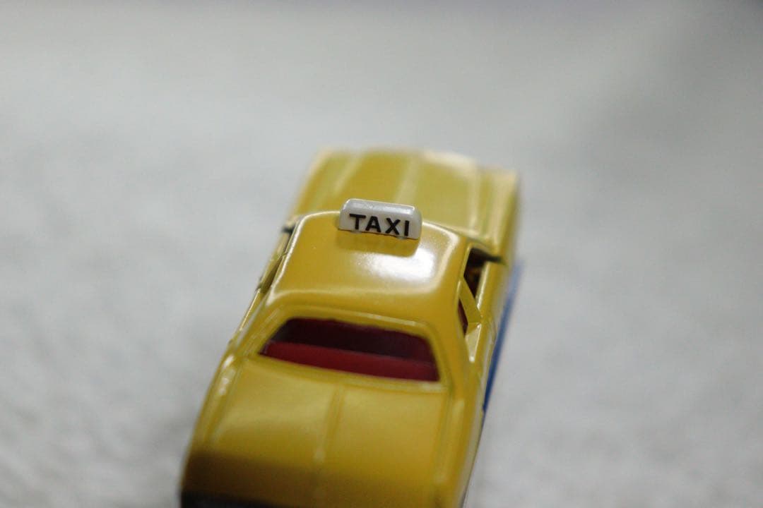 ダッジコロネット　カスタム　タクシー　日本製　トミカ　F18 青箱